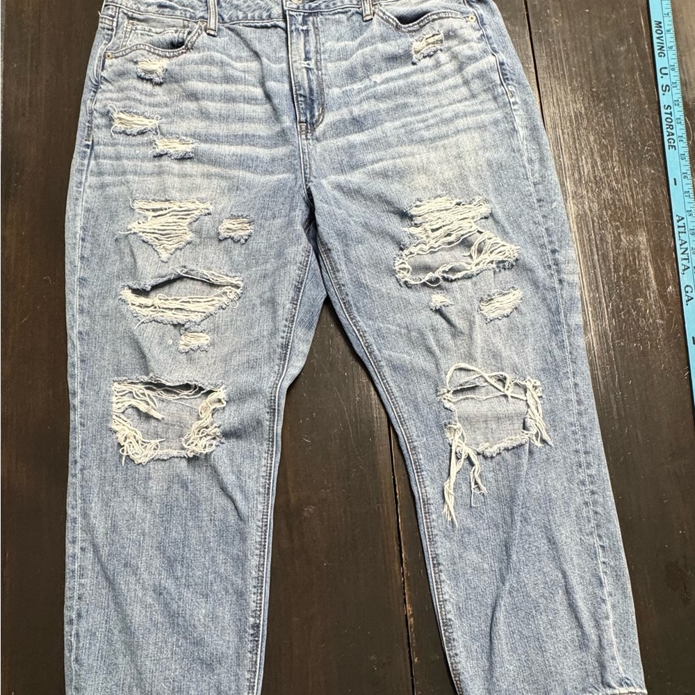 American Eagle Outfitters Light Blue Distressed Relaxed Jeans